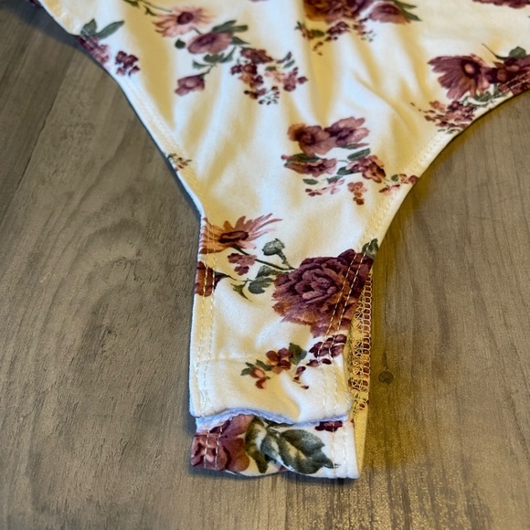 Floral Bodysuit - Picture 2 of 5